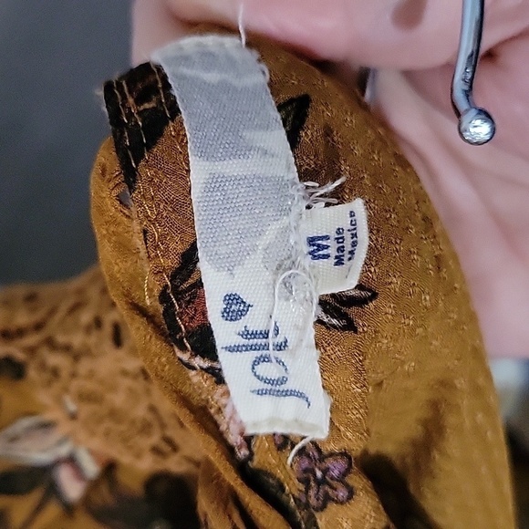 Bell Sleeve Top Jolt medium mustard color NWOT - Picture 3 of 8